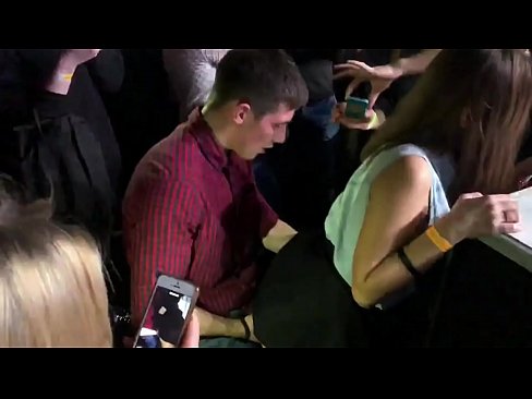 ❤️ Sexe real en una discoteca russa. Noia russa de 18 anys a l'anus i la vagina follada en una discoteca Porno vk al ca.sexarxiv.ru ❌️